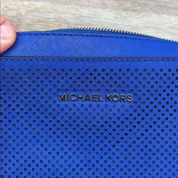 9616 Michael Kors Navy Perforated Crossbody & wallet 243349616 - Picture 5 of 14